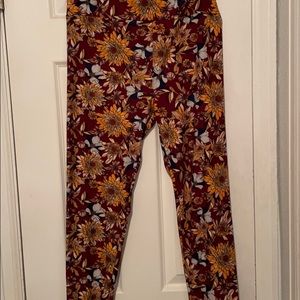 LuLaRoe buttery soft leggings. Like new size:TC